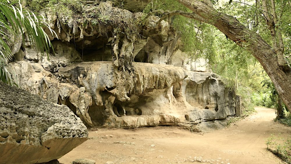 Amboni Caves