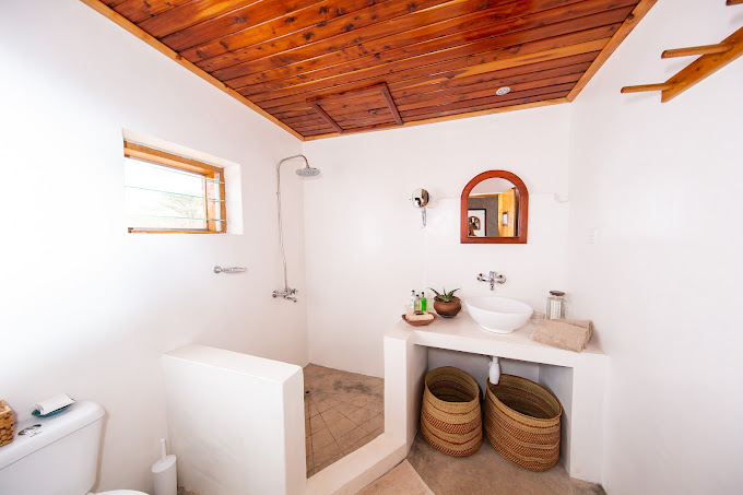 Bathroom at Ndutu Safari Lodge Cottage 1