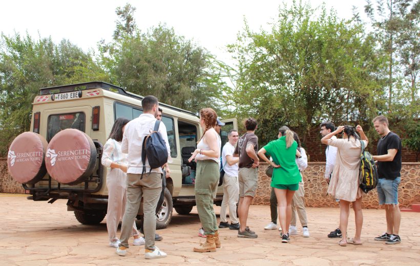 Private Safari vs. Group Safari: Which One Should You Choose?