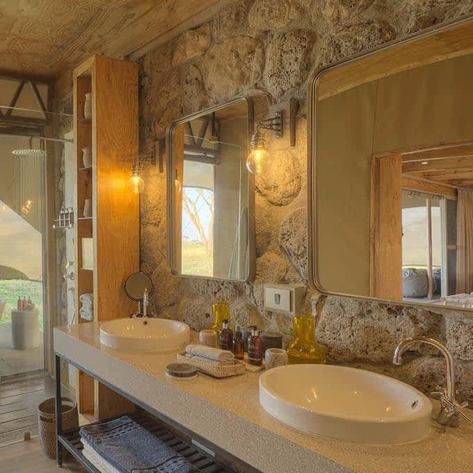 namiri plains serengeti bathroom small